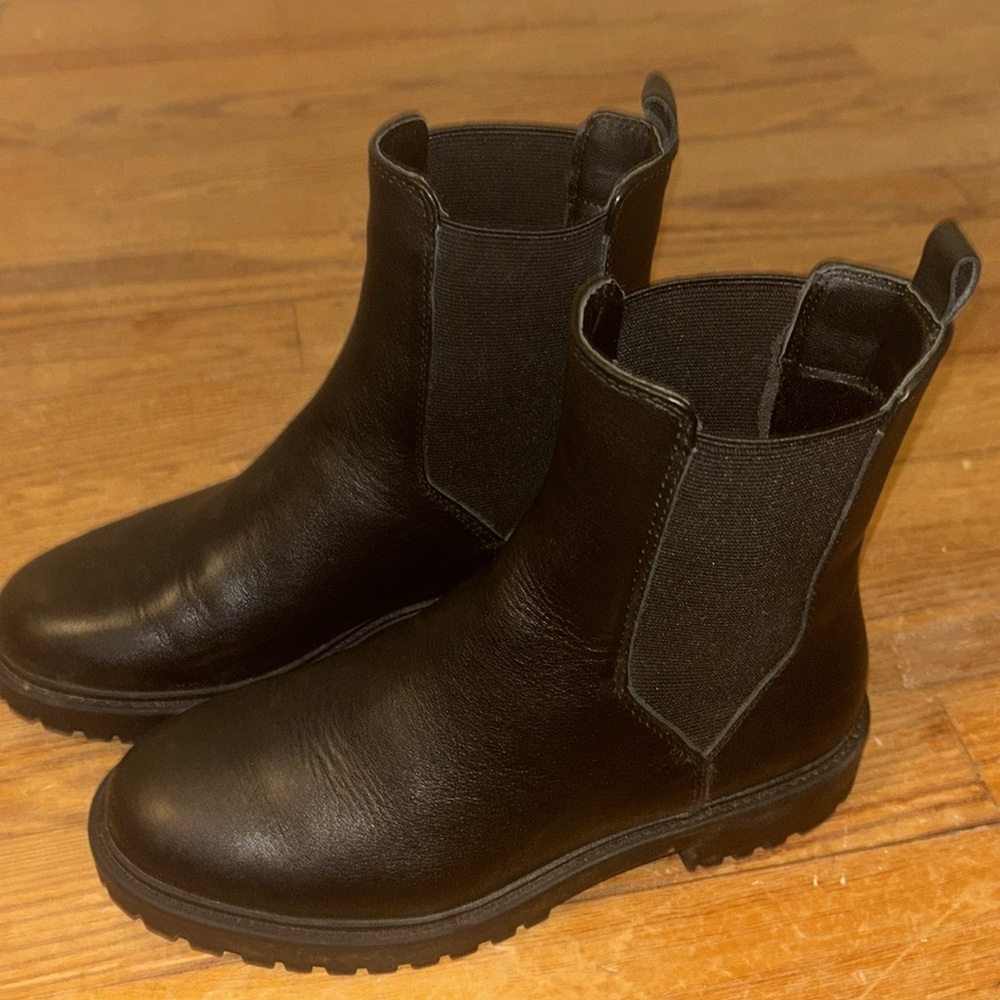 Black leather Banana Republic boots